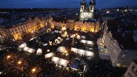 Hlava na hlavě na Staromáku! Vánoční trhy odstartovaly