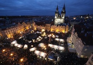 Christmas markets on the Old Town Square in all their glory.  (November 26, 2022)