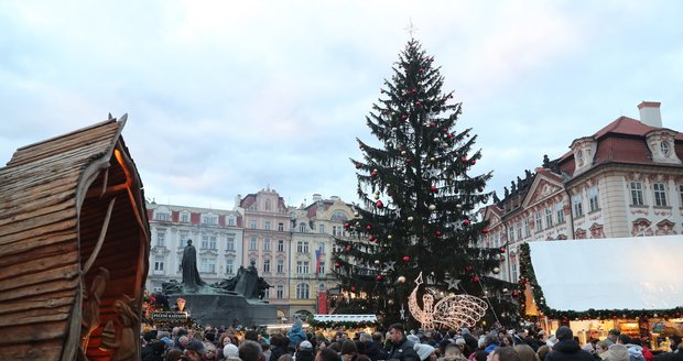 Christmas markets on the Old Town Square in all their glory.  (November 26, 2022)