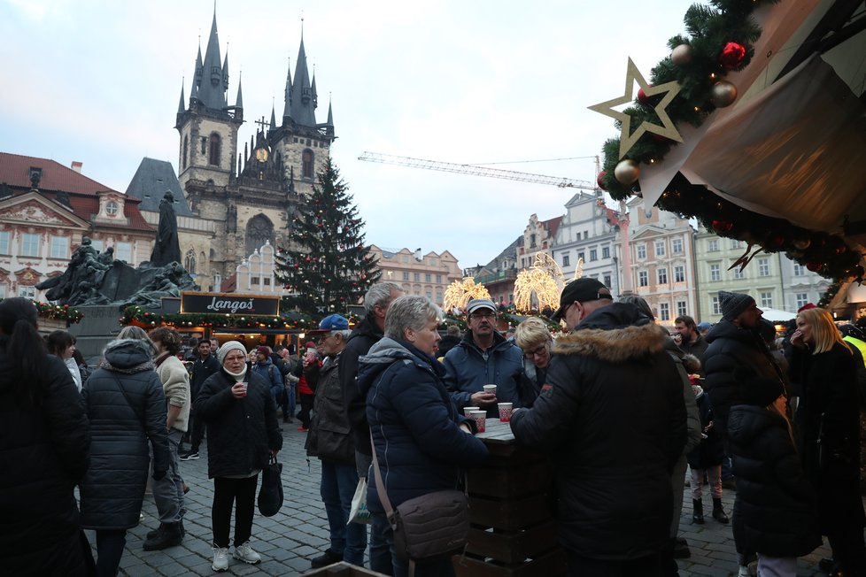 Vánoční trhy na Staroměstksém náměstí v celé své kráse. (26. listopad 2022)