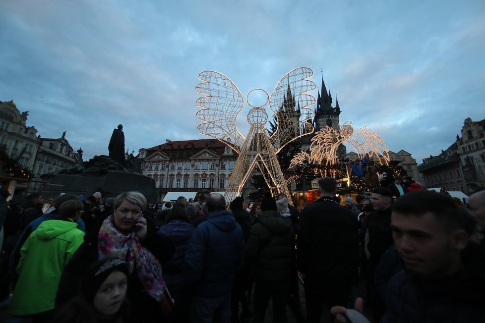 Vánoční trhy na Staroměstksém náměstí v celé své kráse. (26. listopad 2022)