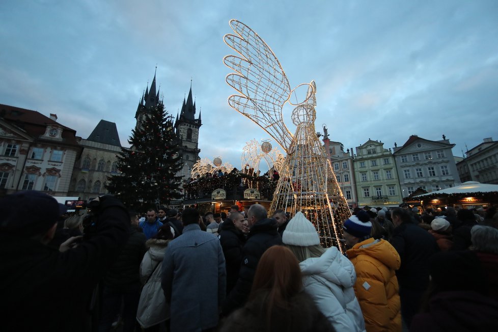 Vánoční trhy na Staroměstksém náměstí v celé své kráse. (26. listopad 2022)