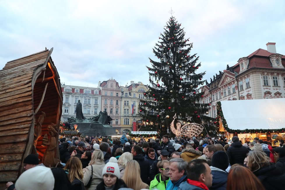 Vánoční trhy na Staroměstksém náměstí v celé své kráse. (26. listopad 2022)