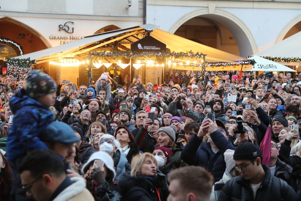 Vánoční trhy na Staroměstksém náměstí v celé své kráse. (26. listopad 2022)