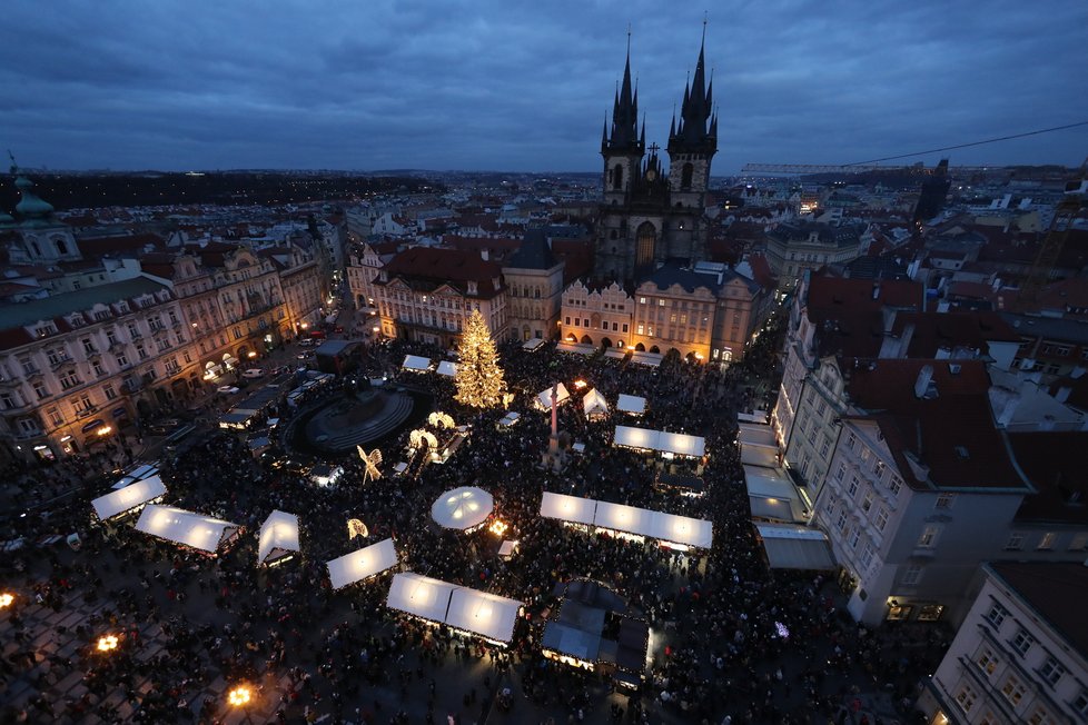 Vánoční trhy na Staroměstksém náměstí v celé své kráse. (26. listopad 2022)