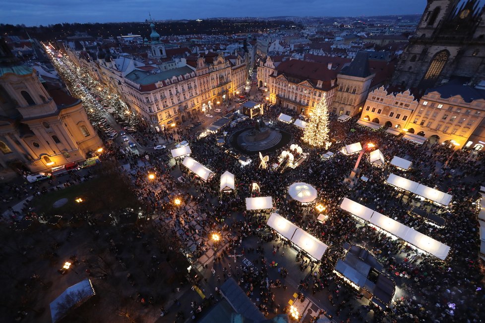 Vánoční trhy na Staroměstksém náměstí v celé své kráse. (26. listopad 2022)