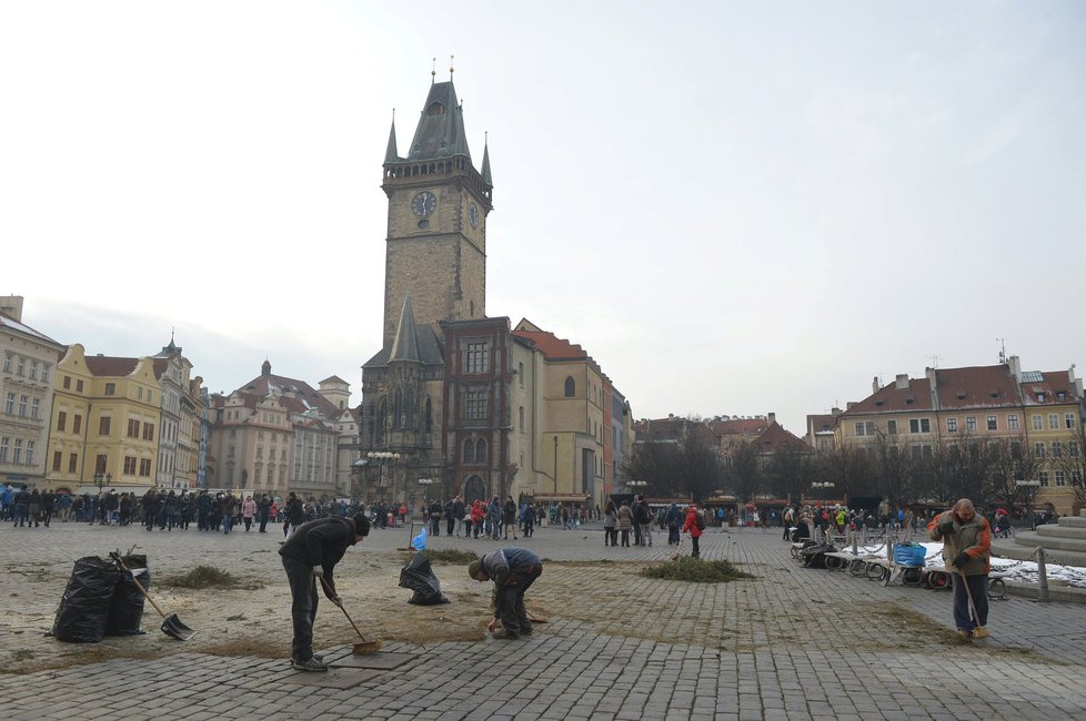 Čisté náměstí bez stromku