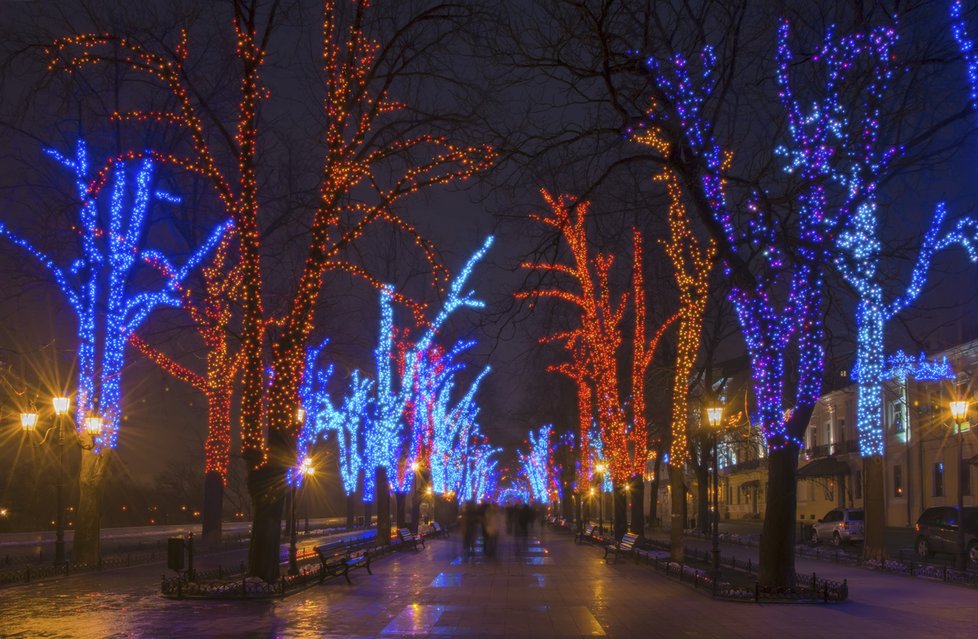 Svítící stromy patří v New Yorku k tomu umírněnějšímu.
