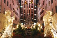 Vánoční strom v New Yorku patří k největším na světě. Neuvěříte, co zvláštního tu ještě uvidíte