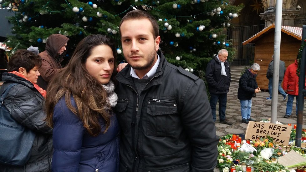 Perrotta (25) a jeho přítelkyně Emanuela (25). Ta se při myšlence, že mohla být jednou z obětí, rozbrečela.