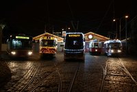 Prahou projede vánoční tramvajová flotila: Cestující mohou splnit přání dětem z dětských domovů