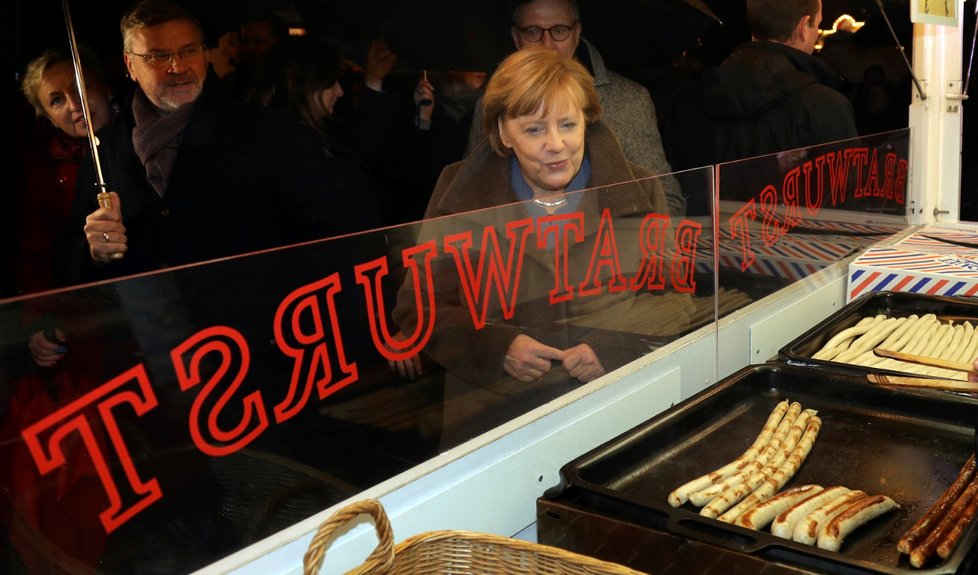 Merkelová na vánočním trhu, na kterém zemřela i Češka.