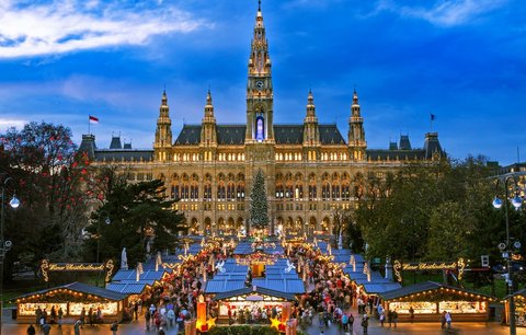 Vánoční trhy ve Vídni lákají na stoletou tradici i moderní pojetí. Co nabízejí?