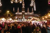 Vánoční trhy ve Vídni se konají už 170 let. Co návštěvníkům nabízejí?