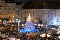 Vánoční trhy v Brně začaly v předstihu: Strom rozsvítí krokodýl