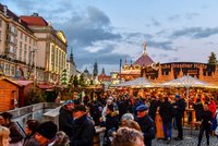 Tvrdá opatření v EU: Drážďany zrušily slavný vánoční trh. A školáci v Polsku doma do Vánoc