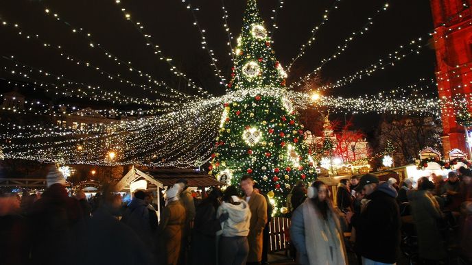 Už 20. listopadu otevřou své brány trhy na Náměstí Míru. Už 20. listopadu otevřou své brány trhy na Náměstí Míru.