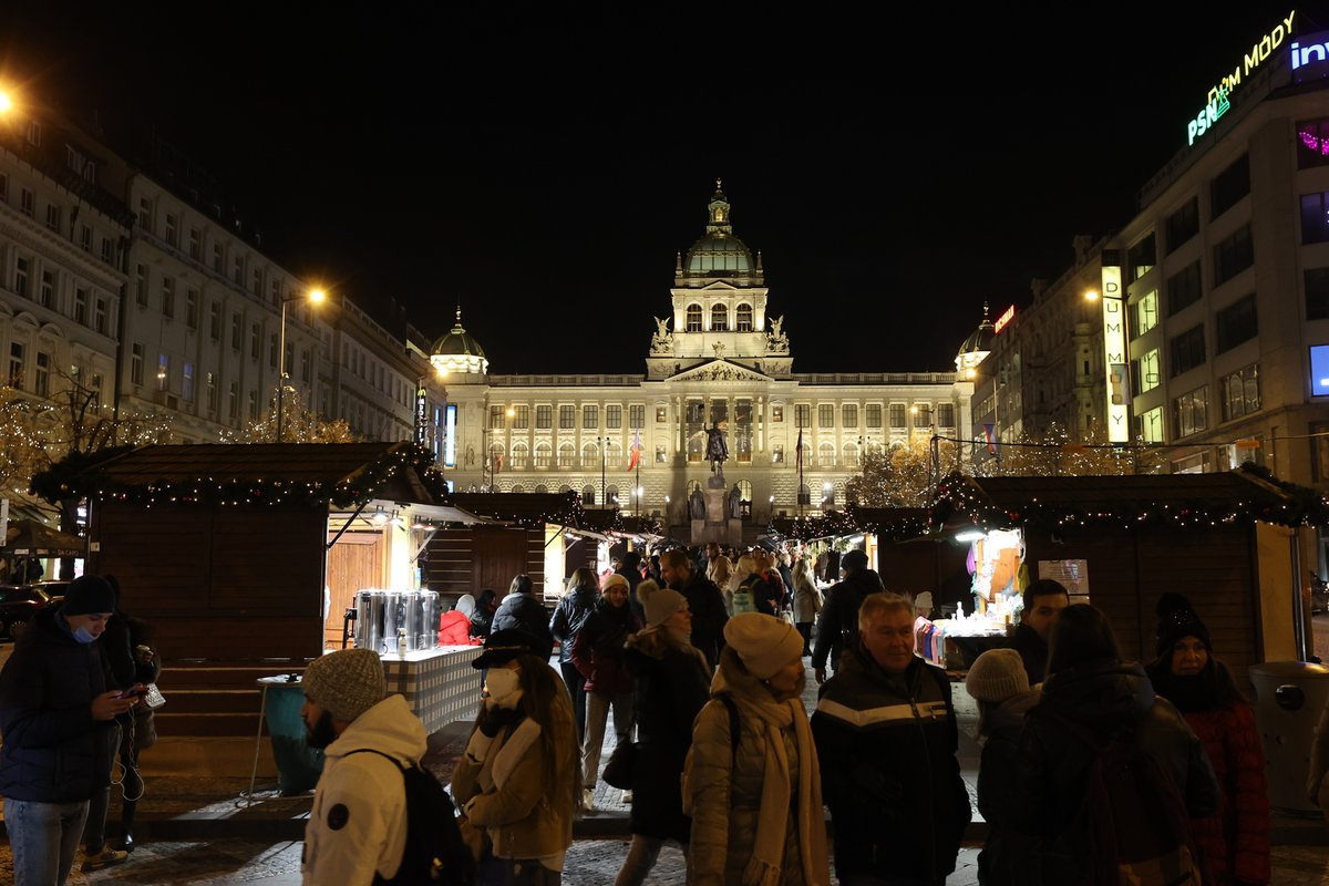 Václavák se adventní romantiky nevzdal.