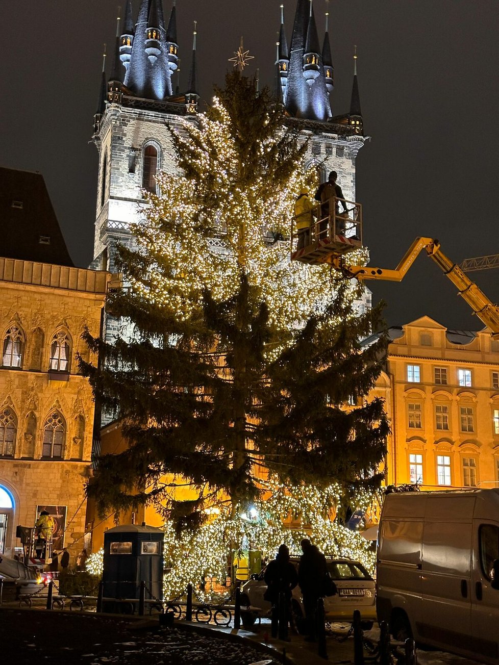 Zdobení vánočního stromu na Staroměstskémnáměstí. (29. listopad 2023)