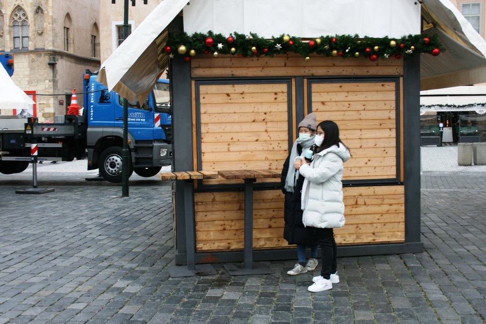 Vánoční trhy na Staroměstském náměstí se kvůli rozhodnutí vlády musely zrušit. (26. listopadu 2021)