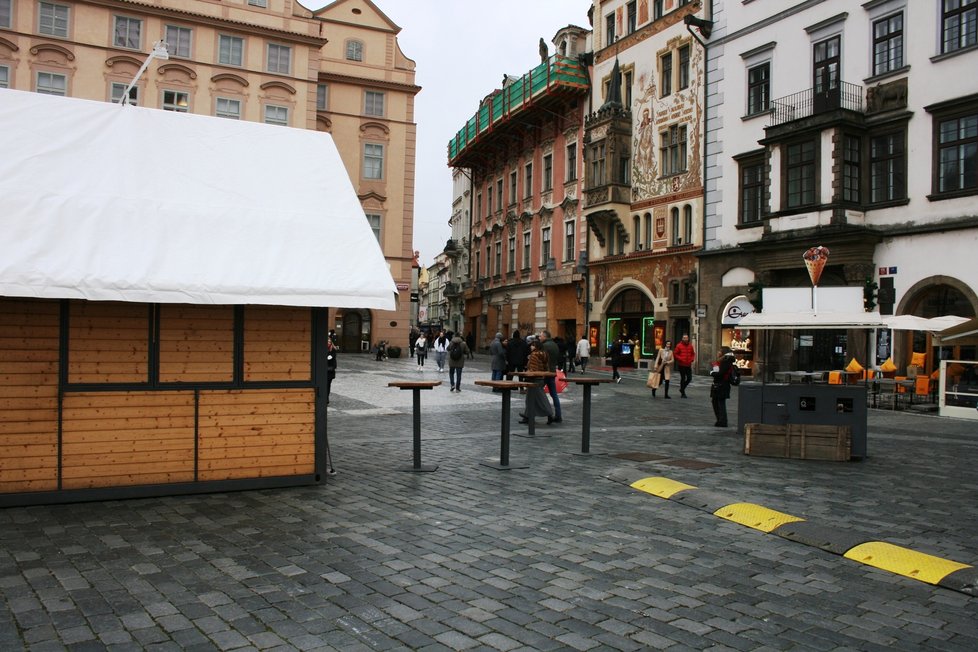 Vánoční trhy na Staroměstském náměstí se kvůli rozhodnutí vlády musely zrušit (26. listopadu 2021).