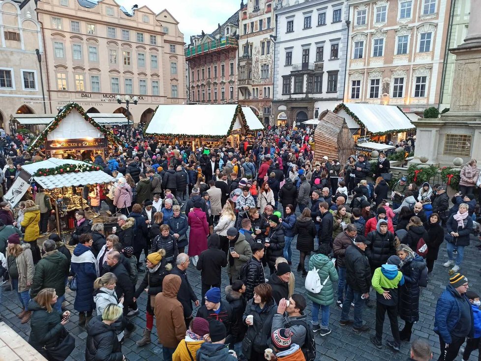 Takto to vypadá na vánočních trzích na Staroměstském náměstí. (26. listopad 2022)