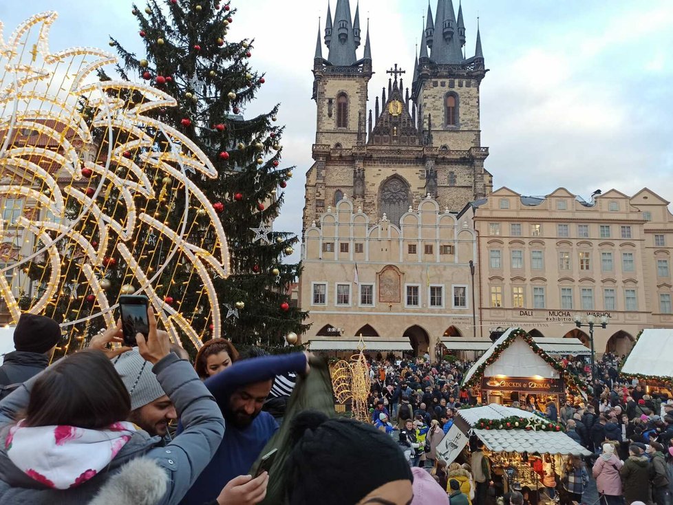 Takto to vypadá na vánočních trzích na Staroměstském náměstí. (26. listopad 2022)