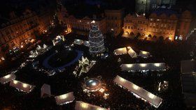 Vánoční trhy na Staroměstském náměstí odstartovaly slavnostním rozsvícením stromečku.