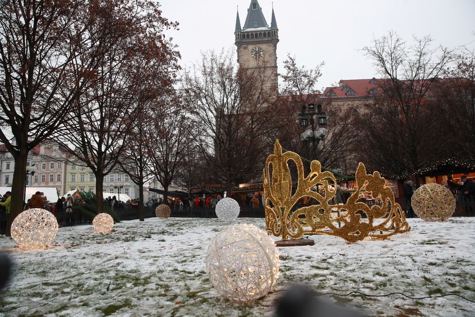 Vánoční trhy na Staroměstském náměstí odstartovaly slavnostním rozsvícením stromečku.