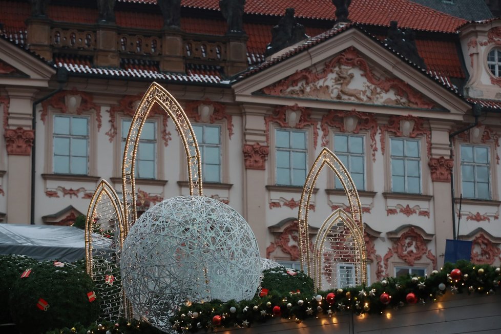 Vánoční trhy na Staroměstském náměstí odstartovaly slavnostním rozsvícením stromečku.