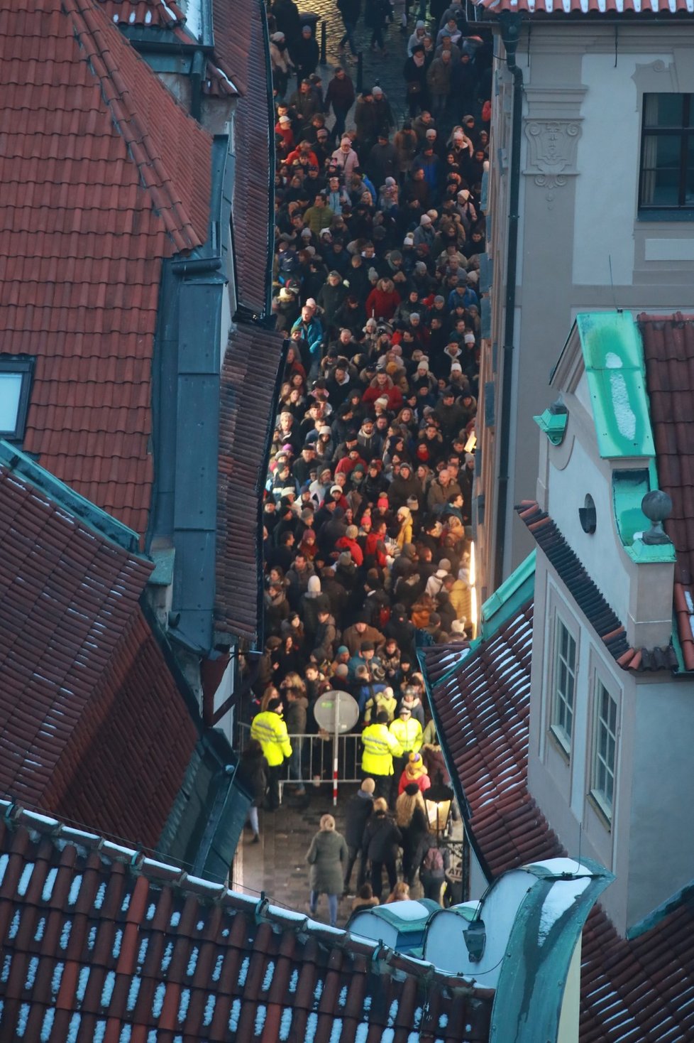 Vánoční trhy na Staroměstském náměstí odstartovaly slavnostním rozsvícením stromečku.