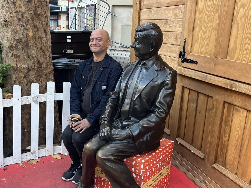 Na náměstí Leicester se můžete vyfotit s britskými kulturními osobnostmi - kromě Mr. Beana i např. s Harrym Potterem nebo Charlie Chaplinem