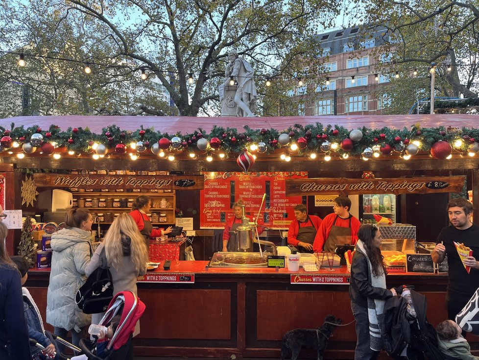 Vánoční trhy v Londýně - wafle a churros