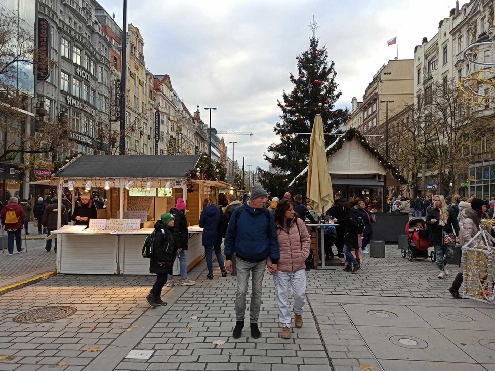 Vánoční atmosféra na trzích na Václavském náměstí. (26. listopad 2022)