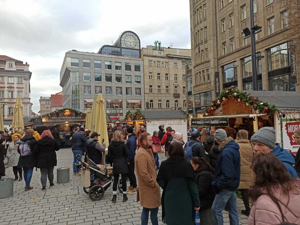 Vánoční atmosféra na trzích na Václavském náměstí. (26. listopad 2022)
