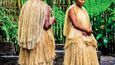 Ukázka tradičního tance a oděvů na ostrově Tanna před výstupem na vulkán