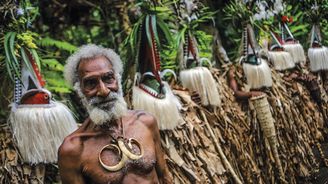 Ostrov Ambrym: Pobyt mezi domorodci, kteří kdysi vzdali poctu Jamesi Cookovi tím, že ho snědli