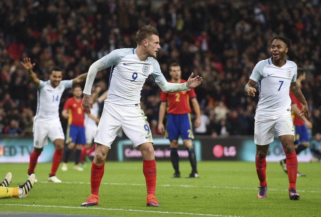 Útočník Anglie Jamie Vardy předvedl po svém gólu do sítě Španělska Mannequin Challenge, spoluhráči se přidali