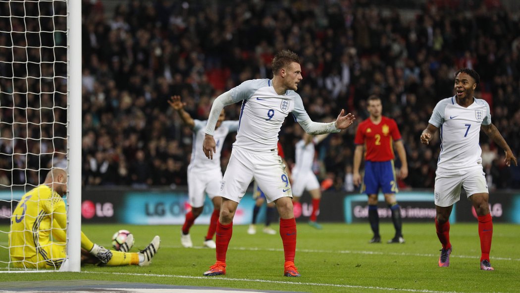 Útočník Anglie Jamie Vardy předvedl po svém gólu do sítě Španělska Mannequin Challenge, spoluhráči se přidali