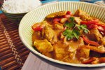Červené kuřecí curry