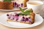 Letní dezerty z lesního ovoce: Ostružinový koláč, muffiny nebo hrníčková buchta