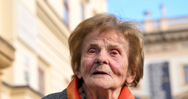 Varhanice Alena Štěpánková Veselá se chystá na oslavu 100. narozenin. Občas si ještě ráda zahraje.