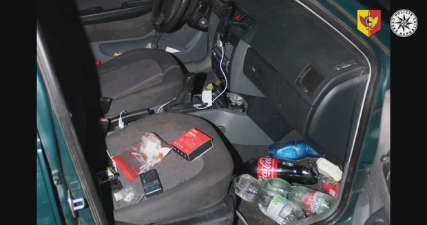 Policisté chytili recidivistu, v autě ukrýval varnu drog!
