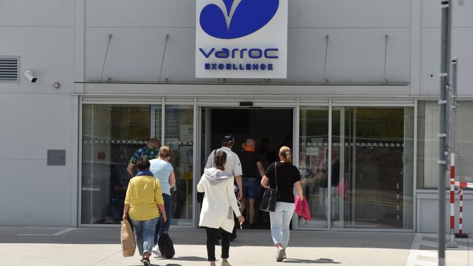 Výrobní závod Varroc Lighting v Šenově u Nového Jičína, kde se rozšířila nákaza koronavirem.