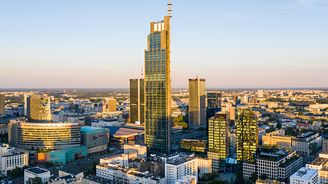Varšava roste do výšky. Jak Poláci vystavěli metropoli ze skla a betonu Varšava roste do výšky. Jak Poláci vystavěli metropoli ze skla a betonu