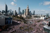 Milion Poláků protestoval ve Varšavě proti vládě! Radnice mluví o největší demonstraci v historii