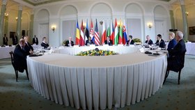 Desítka evropských státníků se ve Varšavě sešla s americkým prezidentem Barackem Obamou.