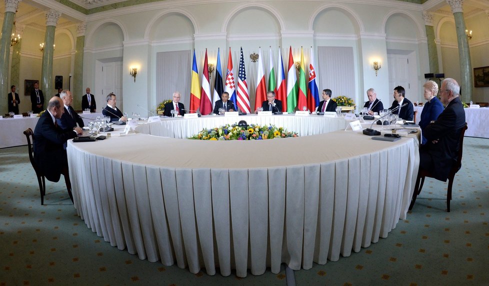 Čtyči desítky evropských státníků se ve Varšavě sešly s americkým prezidentem Barackem Obamou.