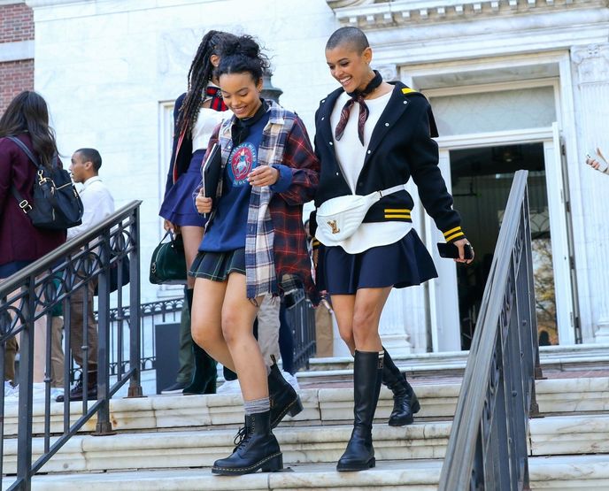Snímky z nového seriálu Gossip Girl naznačují, že varsity fashion bude jedním z klíčových trendů letoška.