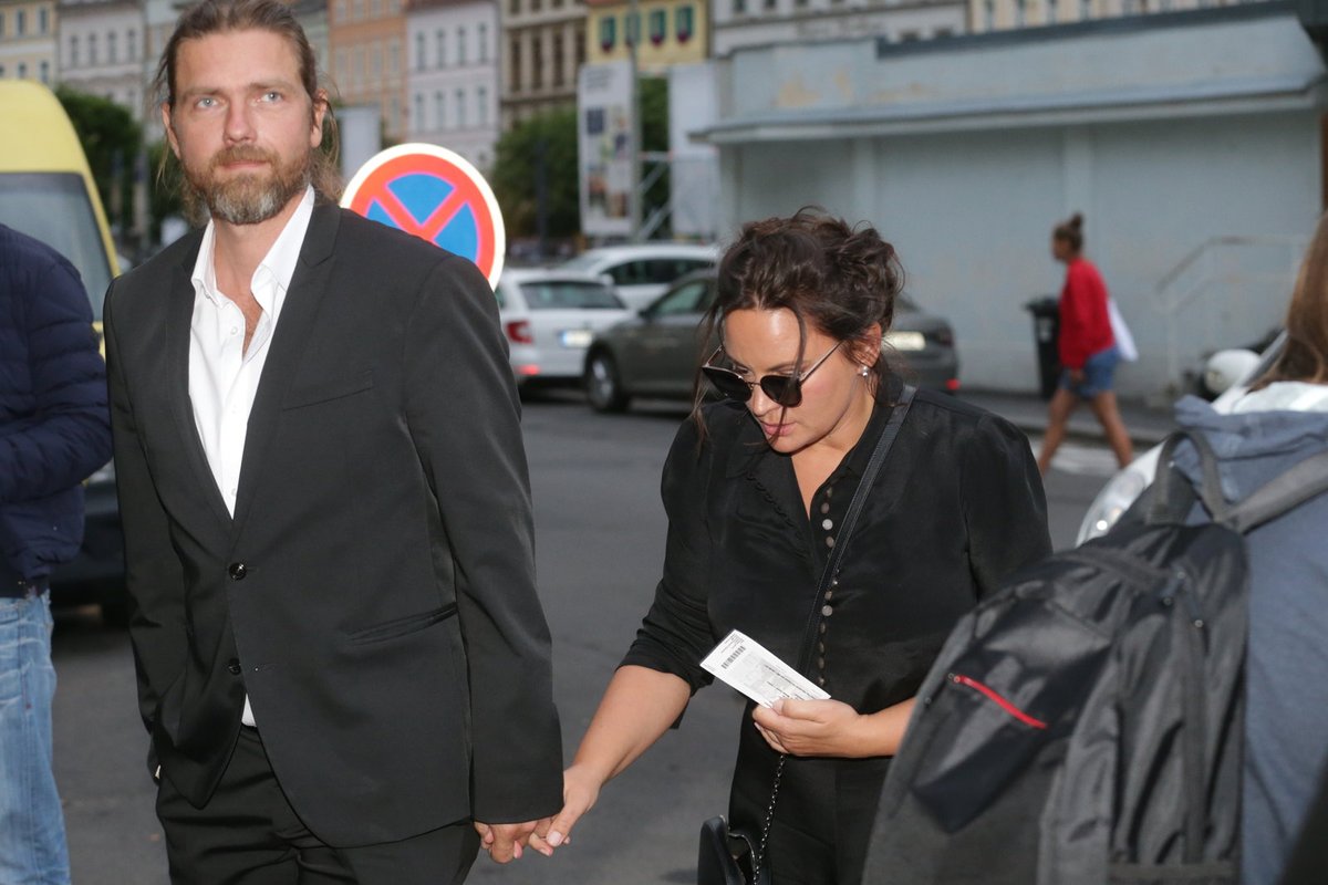 Jitka Čvančarpvá s manželem Petrem Čadkem vyrazili na film Kill Bill.